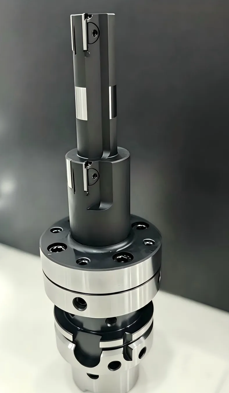 How does a PCD reamer with guide bars handle the stepped holes in the reducer housing?