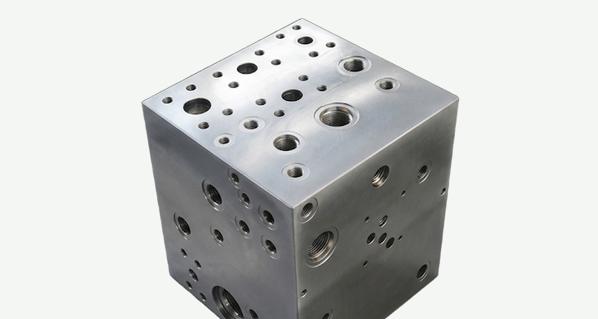 Stainless hydraulic manifold cube with mixed-diameter precision holes on three faces
